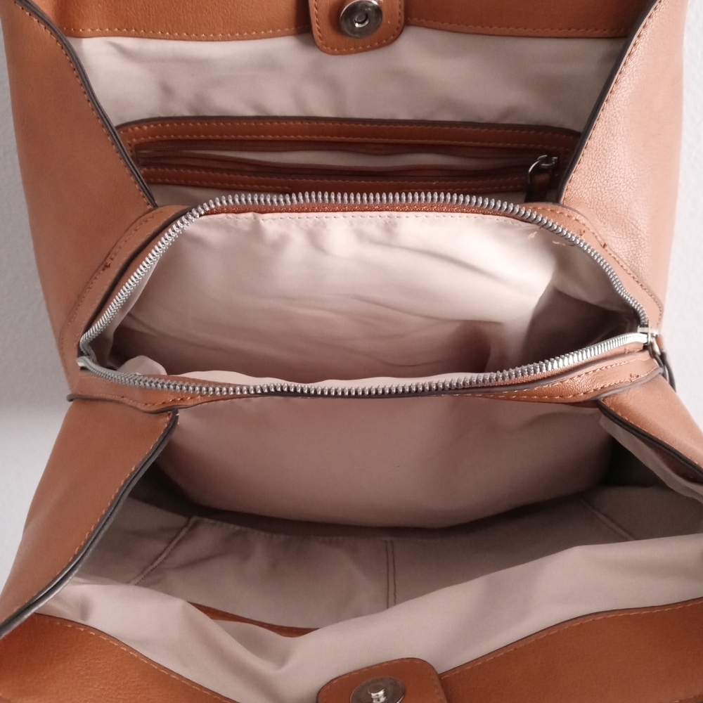 Nine West purse color brown Excellent Zippers Inside Good Condition - Picture 3 of 14